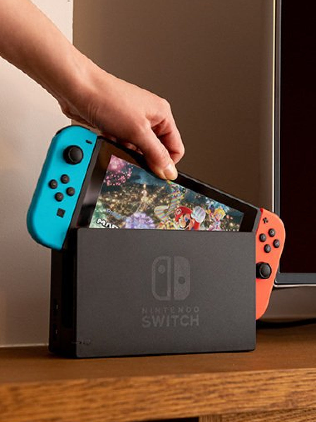 O'yin konsoli, Nintendo Switch konsoli, neon qizil/neon ko'k