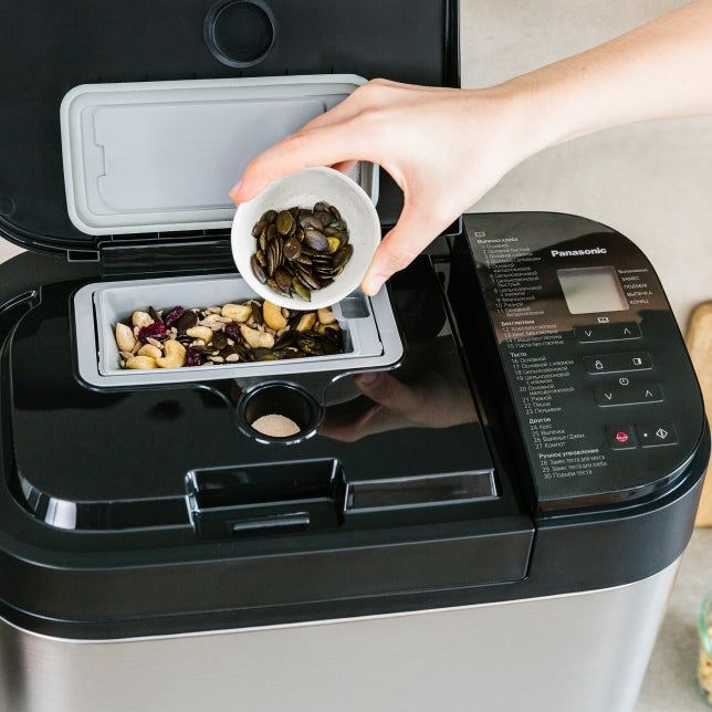 Non ishlab chiqaruvchi Panasonic 550W, dasturlari-30, maksimal vazni -1,25kg, shakli-to'rtburchak, metall, qora