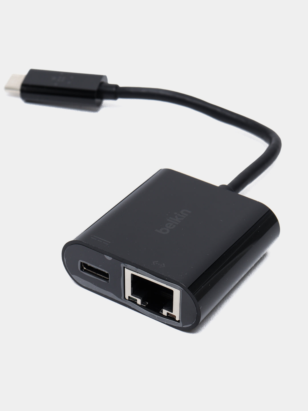 Adapter Belkin USB-C - Ethernet 60W PD, qora